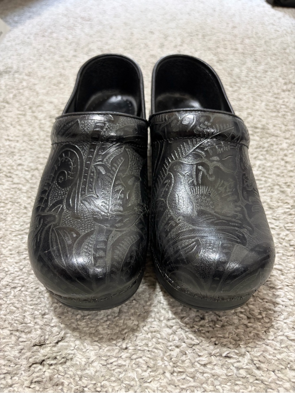 Dansko Black Tooled Leather Floral Clogs Slip-On Comfort Shoes
